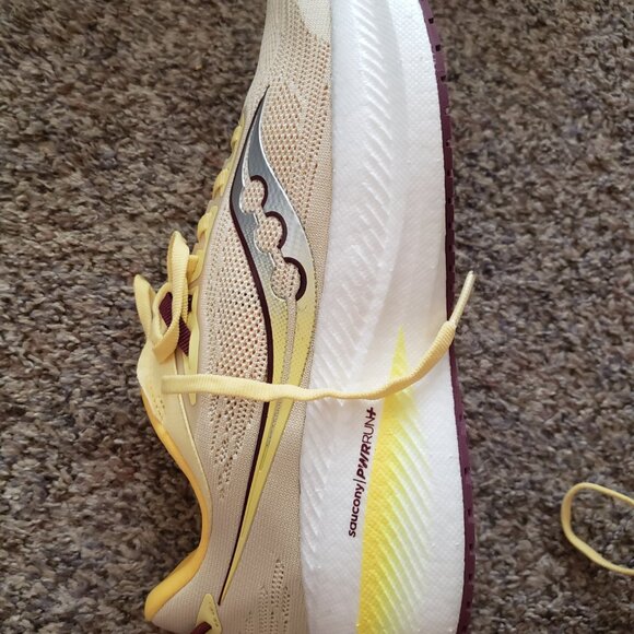 Saucony Triumph 21 shoes, NWT, size 10.5, Glow/Sundown - Picture 6 of 8